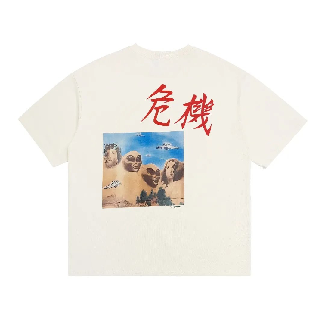 Mechao Saint Michael crisis ET printed retro Vintage loose round neck short sleeves, digital white ink direct injection, breathable fabric, three-dimensional and clear pattern. Fabric: Double yarn 240g Style number: S809 Size: S-M-L-XL Color: Off-white Price: P110